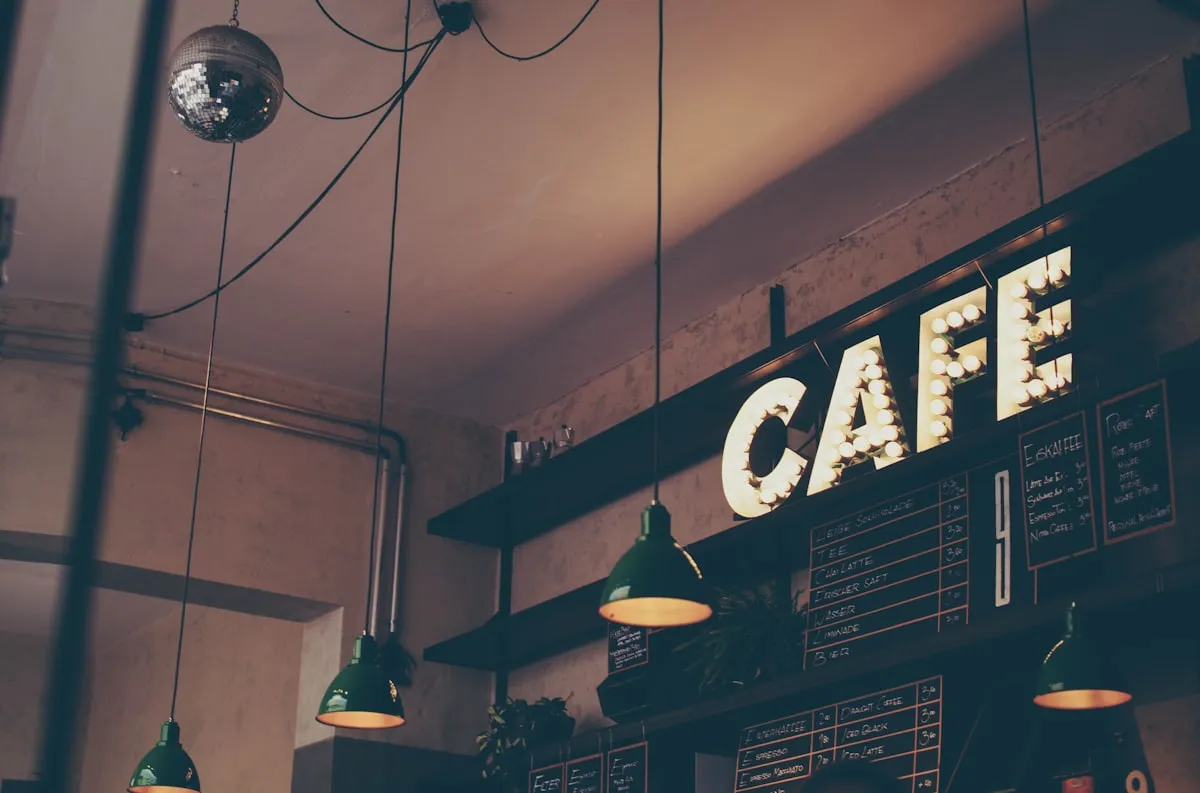 Boabe de cafea proaspăt prăjite