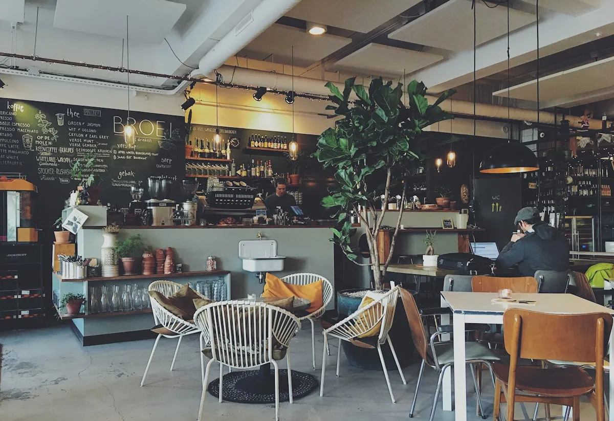 Espresso curgând din portafiltru